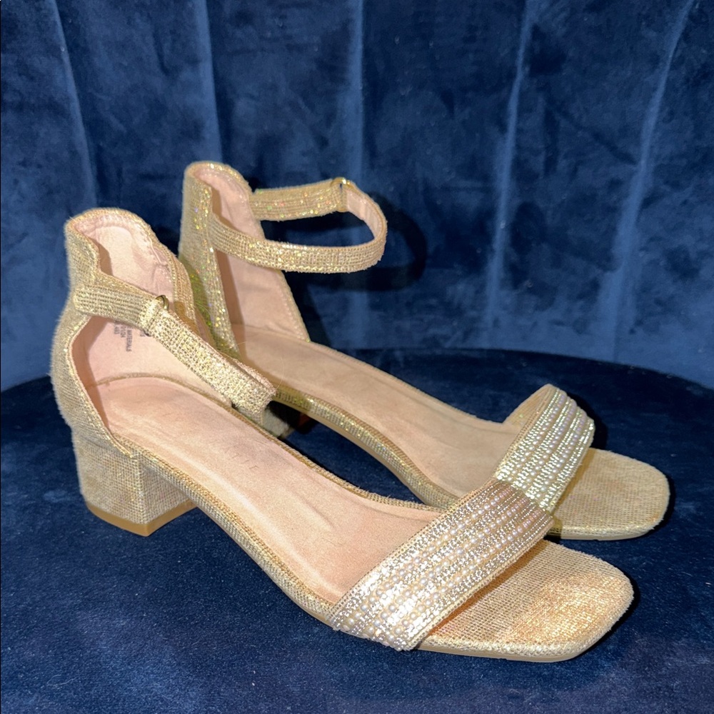 Elegant Gold Girls Sandals Size 4